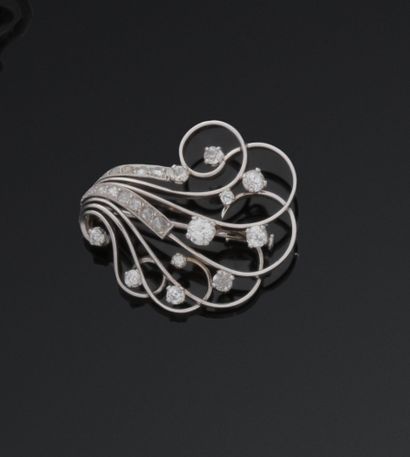 Broche en or gris 18K (750/1000) à motifs...