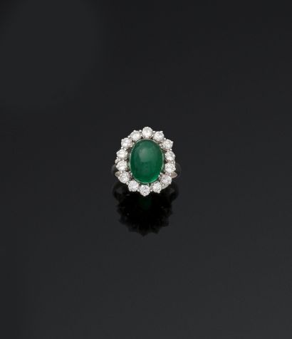 Bague pompadour en or gris 18K (750/1000)...