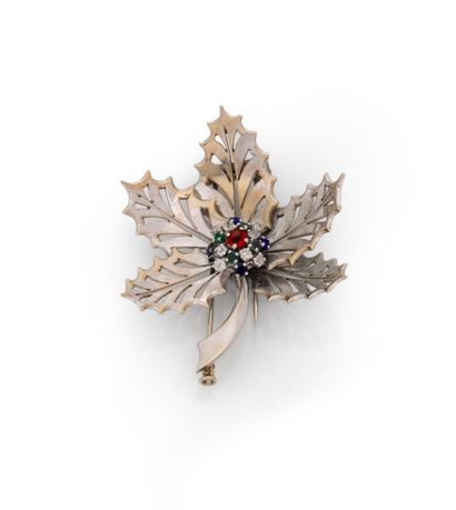 Broche Houx ajourée en or gris 18K 750 millièmes,...