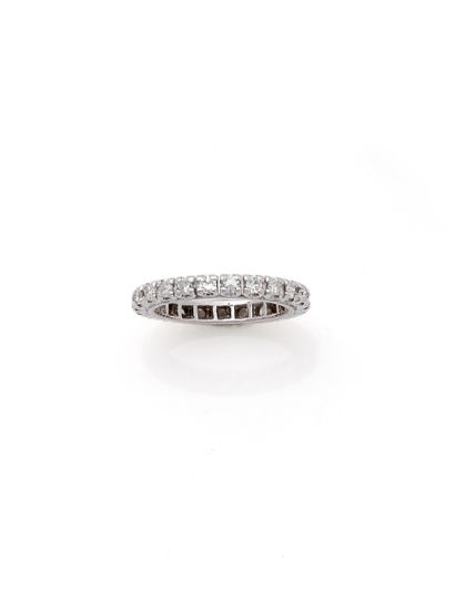Alliance américaine en or gris 18K (750/1000)...