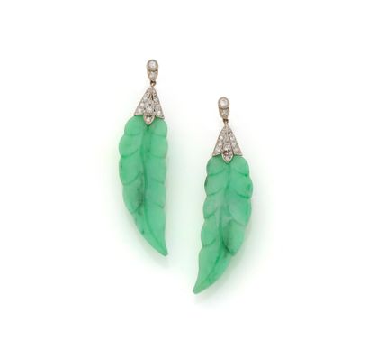 Paire de pendants d'oreilles en or gris 18K...