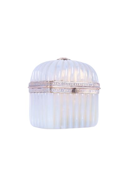 Rectangular box in opaline godronnée, the...