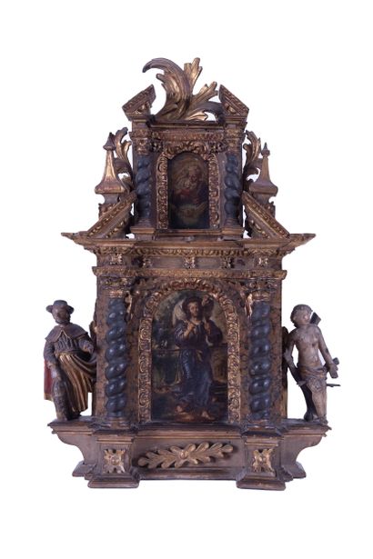 Small domestic altarpiece in carved, polychromed...