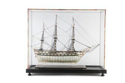 Maquette d’une frégate trois mâts en placage...