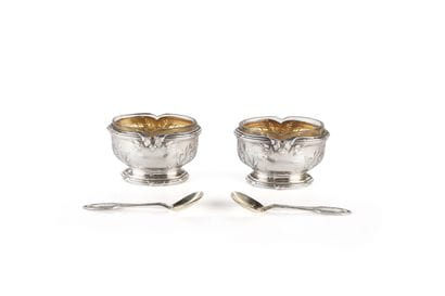 Paire de salerons et leurs cuillères en argent,...