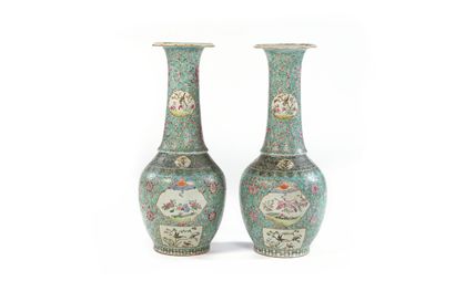 CHINE, XIXe siècle

Paire de vases en porcelaine...