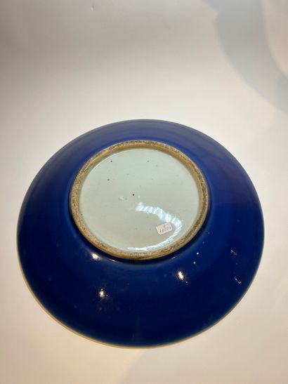 CHINE, XIXe siècle
Plat rond en porcelaine...