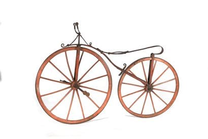 Vélocipède, prédécésseur du grand bi

Pédales...
