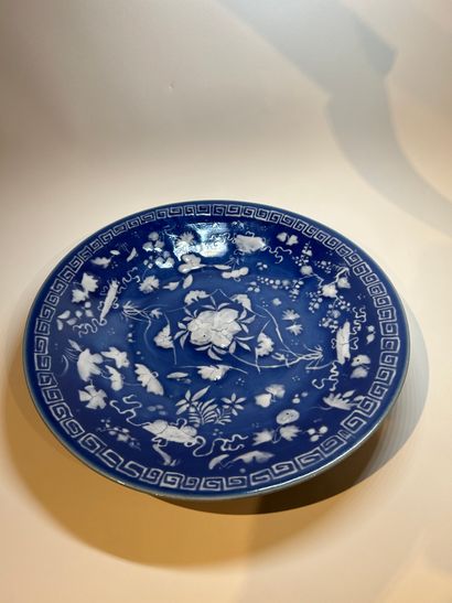 CHINE, XIXe siècle
Plat rond en porcelaine...