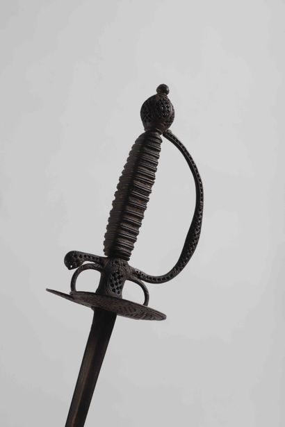 Epée de cour

Fusée à filigrane et lamé de...