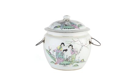 CHINE, XIXe siècle

Ensemble de pièces en...