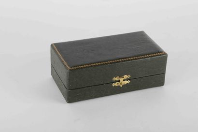 Paire de salerons et leurs cuillères en argent,...