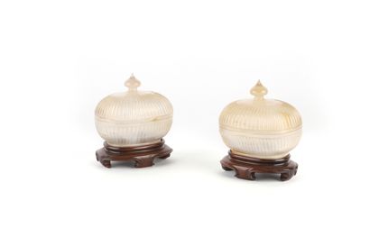 CHINE, XIXe

Deux boites en agate.

Avec...