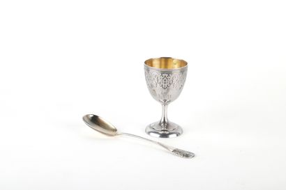 Coquetier et sa cuillère en argent, poinçon...