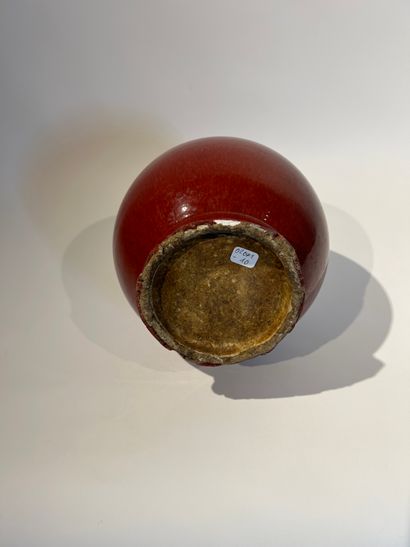 CHINE, XIXe siècle
Vase bouteille en porcelaine...