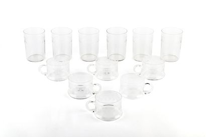 Six porte-verres et ses verres à thé en verre...