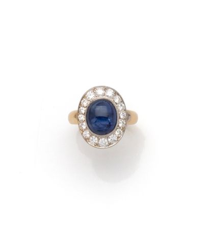 Bague en or deux tons 18K (750/1000) de forme...