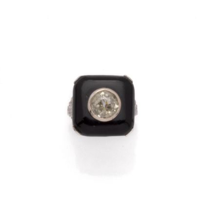 Bague en or gris 18K (750/1000) ornée d’une...
