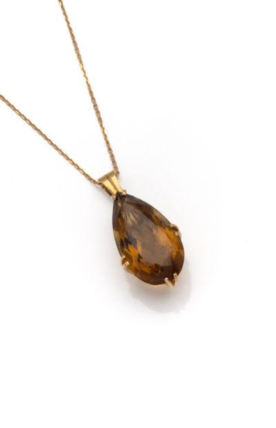 Pendentif en or jaune 18K (750/1000) ornée...