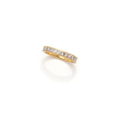 Demi alliance en or jaune 18K (750/1000)...