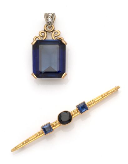 
Ensemble en or jaune 18K (750/1000) comprenant...