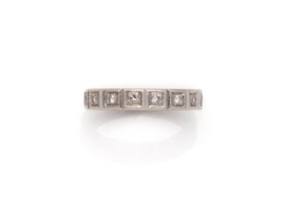 Alliance américaine en or gris 18K (750/1000)...