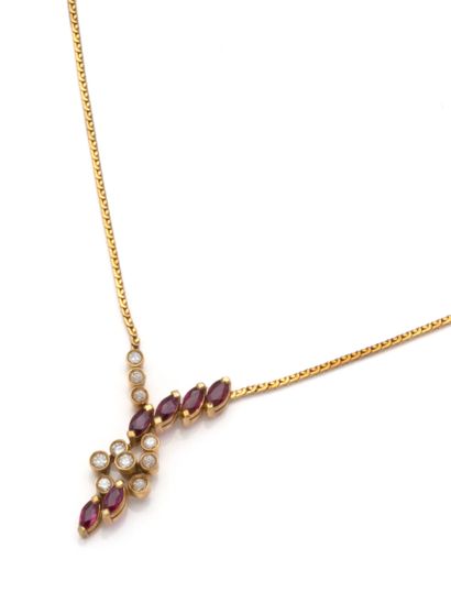 Collier en or jaune 18K (750/1000) le motif...
