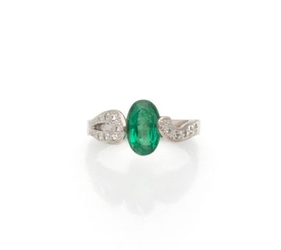 Bague en or gris 18K (750/1000) ornée en...