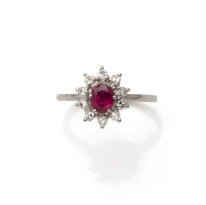 Bague marguerite en or gris 18K (750/100)...