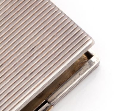 Cartier Paris

Poudrier en argent (925/1000)...