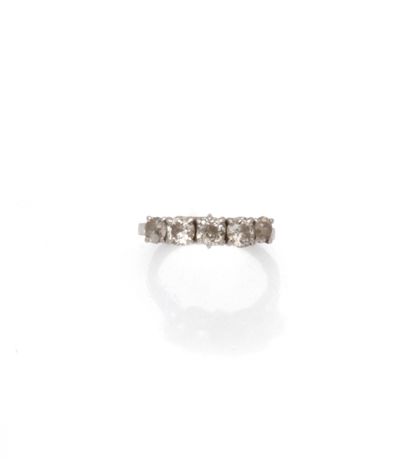 Bague jarretière en or gris 18K (750/1000)...