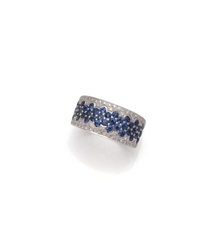 Bague jonc en or gris 18K (750/1000) ornée...