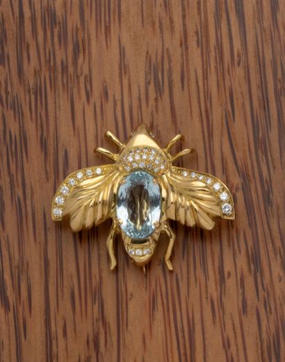 Importante broche en or jaune 18K (750/1000)...