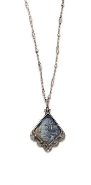 Pendentif losangique en platine (950/1000)...