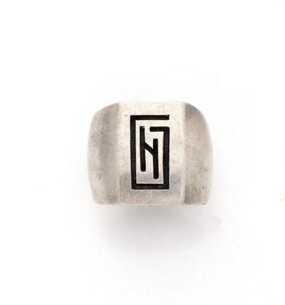 Importante chevalière d’homme en argent (925/1000)...