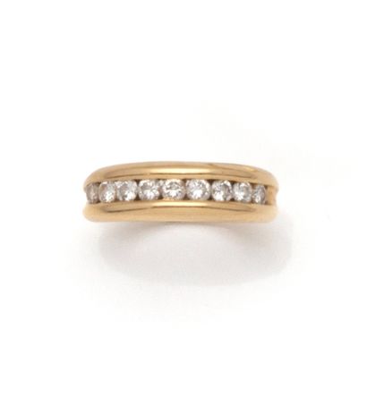 Demi alliance en or jaune 18K (750/1000)...