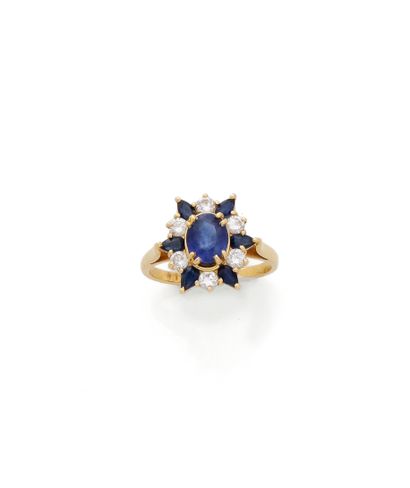 Bague marguerite en or jaune 18K (750/1000)...