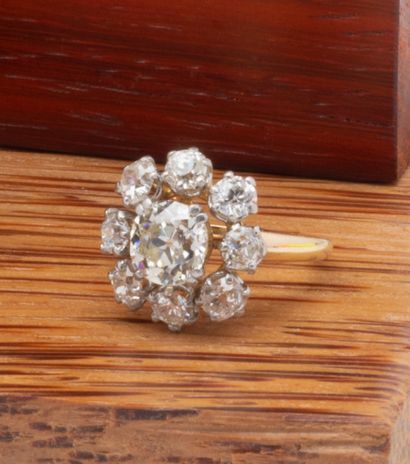 Bague marguerite en or jaune 18K (750/1000)...