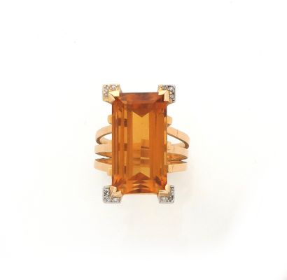 Importante bague cocktail en or jaune 18K...