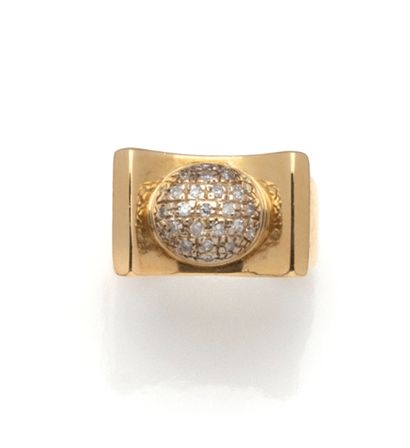 Bague en or jaune 18K (750/1000) à pans géométriques,...
