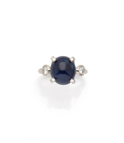 Bague en or gris 18K (750/1000) ornée d’un...