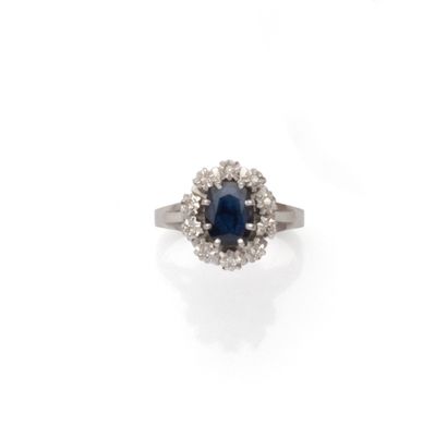 Bague pompadour en or gris 18K (750/1000)...