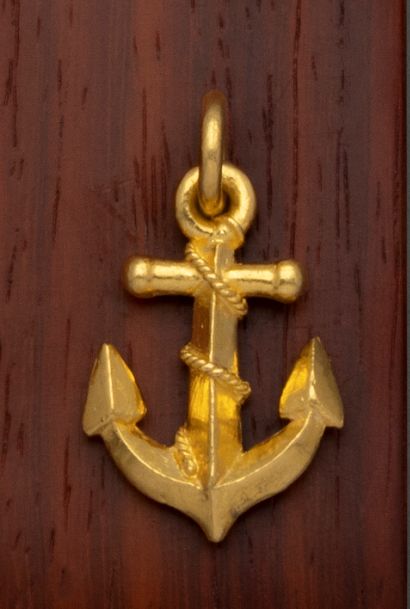 Pendentif en or jaune 18K (750/1000) représentant...