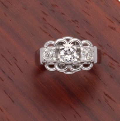 Bague jarretière en or gris 18K (750/1000)...
