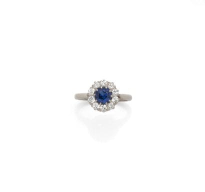 Bague pompadour en platine (950/1000) centrée...