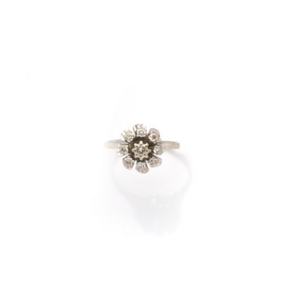 Bague marguerite en or gris 18K (750/1000)...