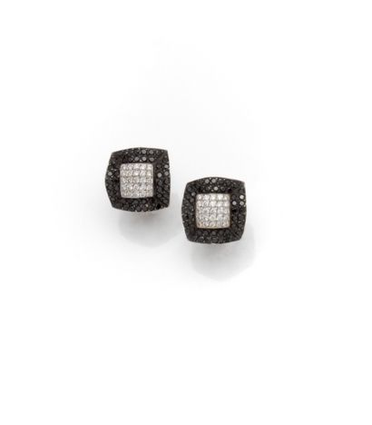 Paire de clips d'oreilles en or gris 18K...
