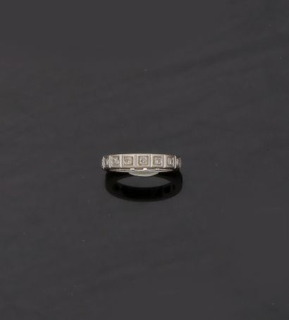 Alliance américaine en or gris 18K (750/1000)...