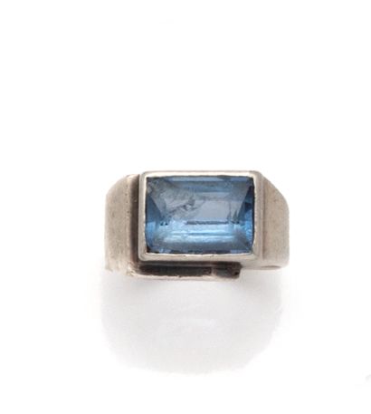 Bague Art Déco en argent (800/1000) centrée...