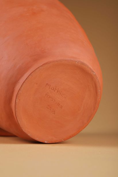 Mathieu FROSSARD (1987)
Vase dit 2 girls...